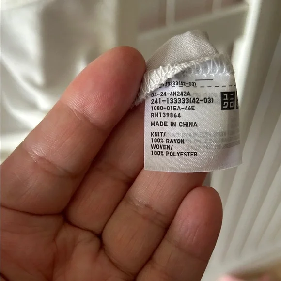 Uniqlo White Tank Top with Pocket - Picture 4 of 4